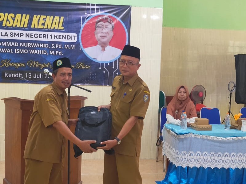 PISAH KENAL KEPALA SMP NEGERI 1 KENDIT